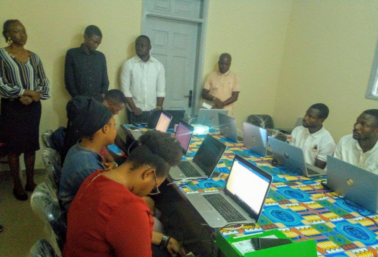 Les jeunes diplômés de la commune de Yopougon bénéficient d'une salle équipée pour leur accompagnement en informatique et recherche accélérée d'emploi